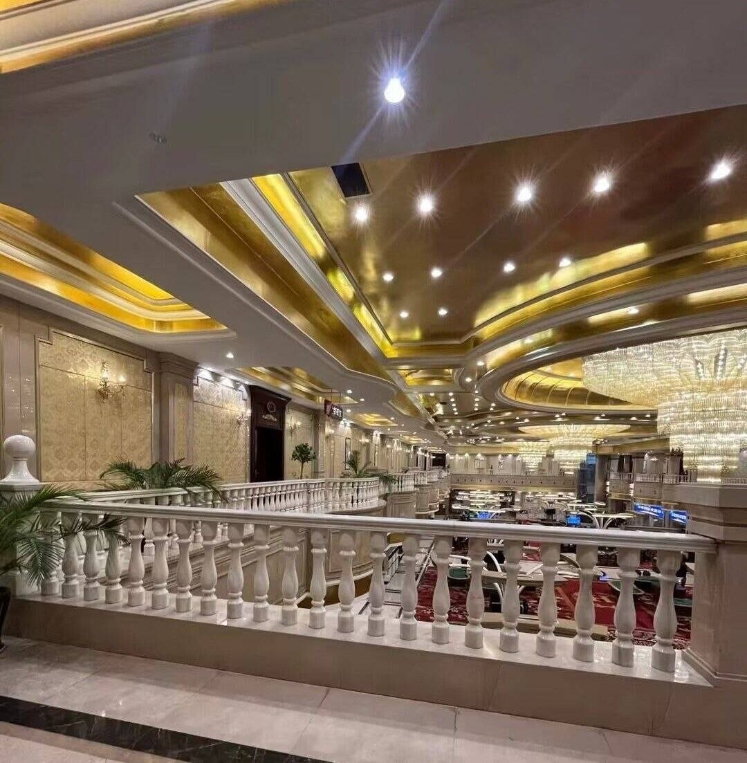 腾龙酒店奢华大堂 金色吊顶水晶吊灯